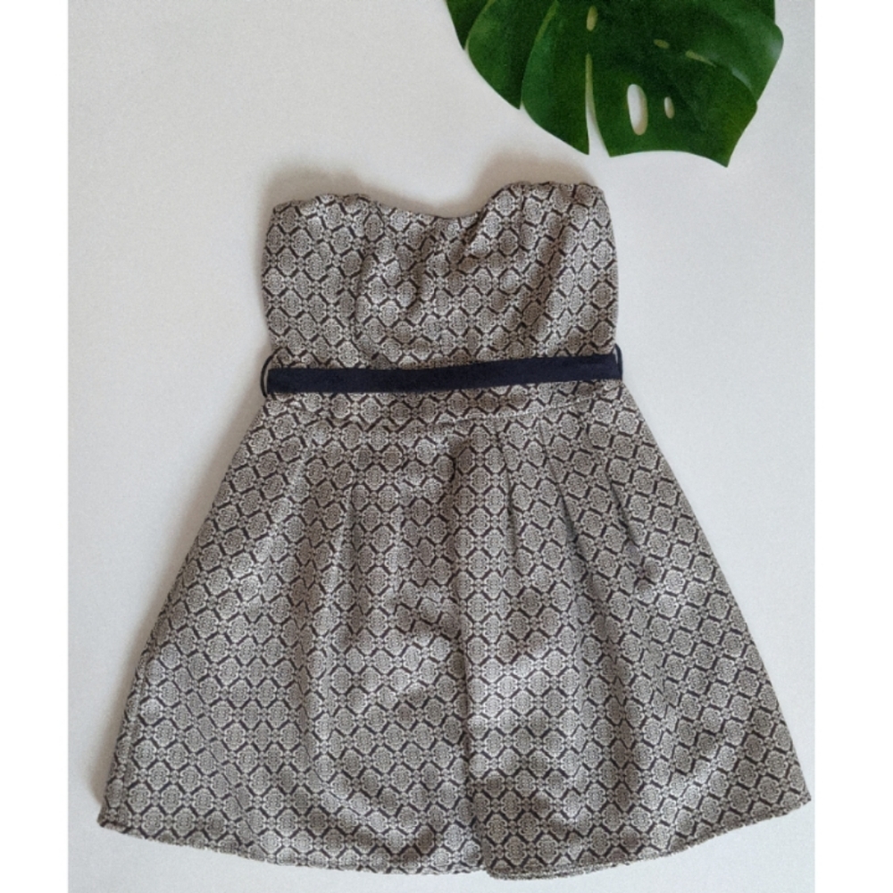 Strapless cocktail dress with tie